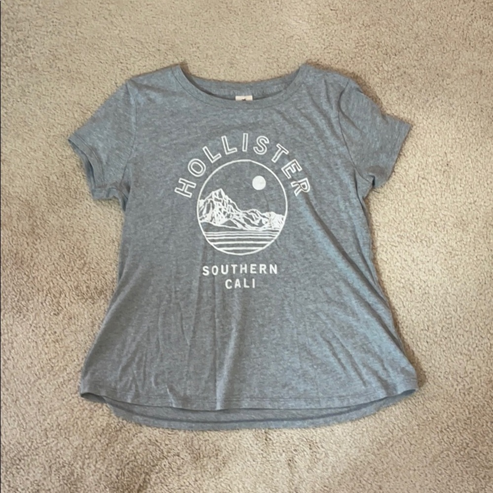 Hollister graphic tee